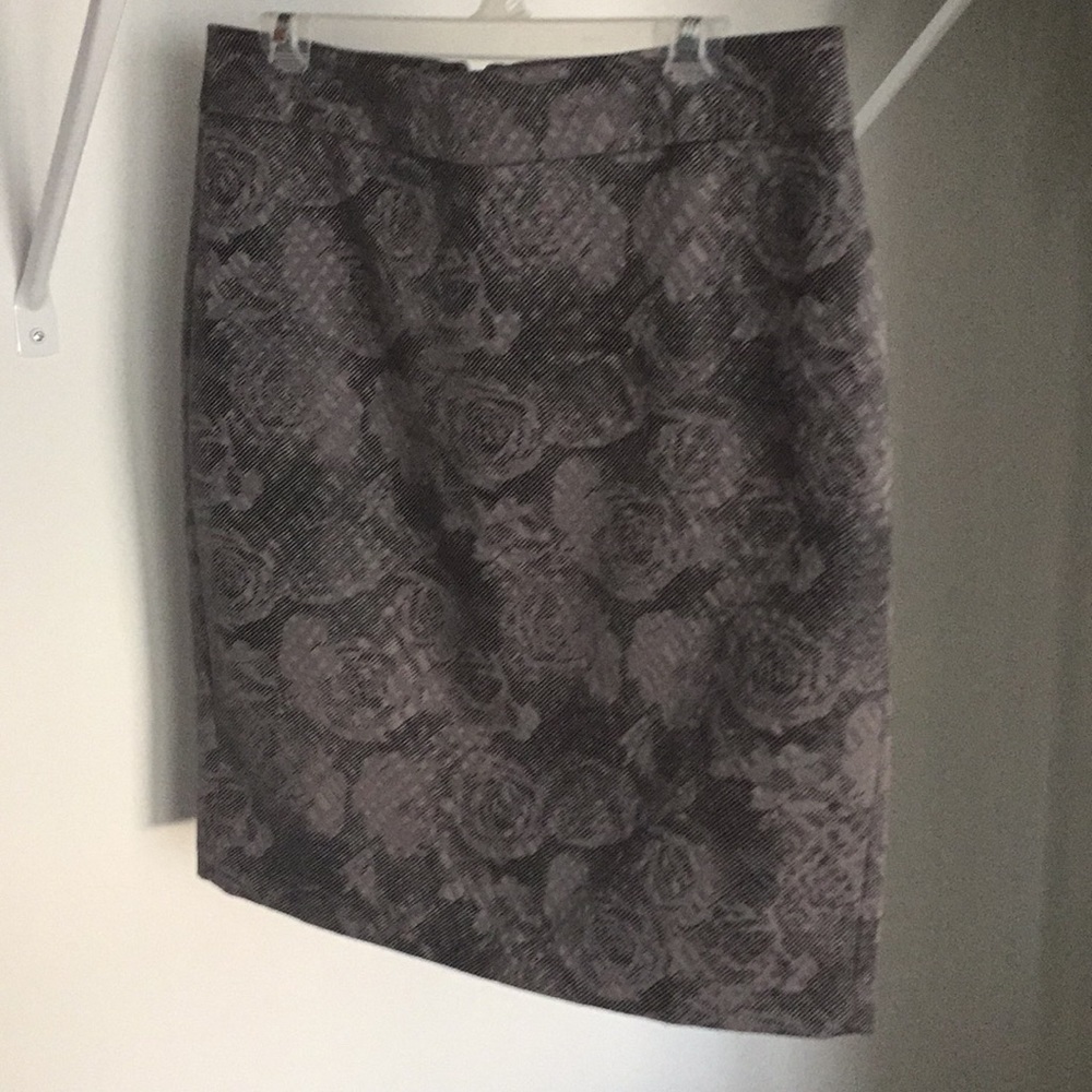 Gray pattern skirt. Ann Taylor excellent condition